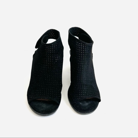 Seychelles black perforated block heel peep toe sandals - Picture 2 of 9